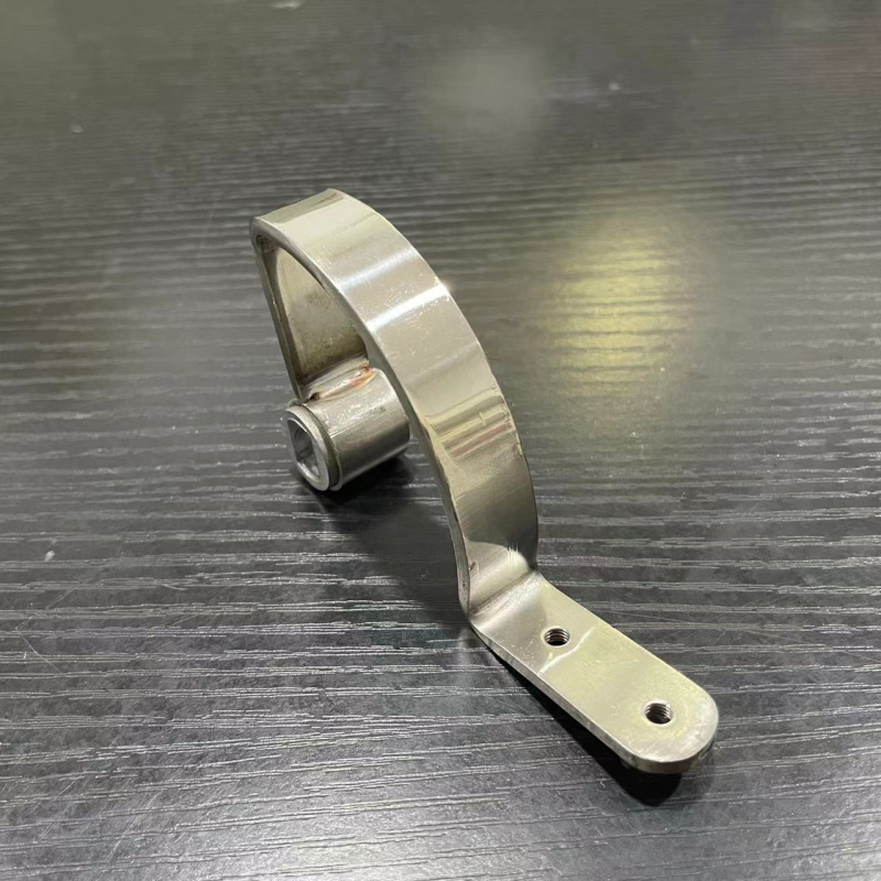 Intelligens WC-fedél csuklós spriccfújással és elektromos lengéscsillapítóval, 304 rozsdamentes acél, Financial márka, modern egyszerű stílus, egyéb funkciók, furatok közötti távolság nem állítható