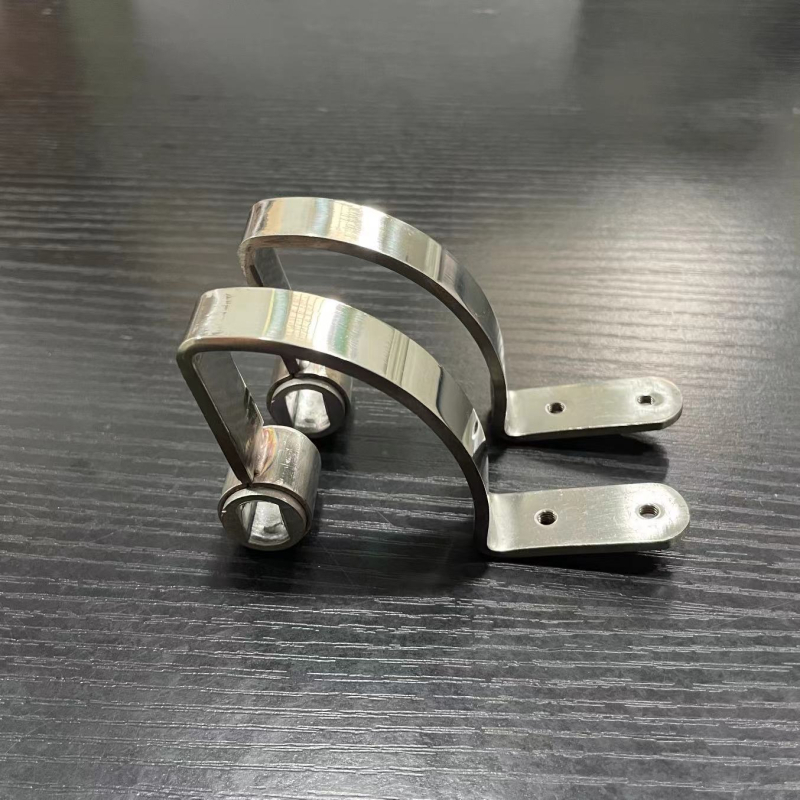 Intelligens WC-fedél csuklós spriccfújással és elektromos lengéscsillapítóval, 304 rozsdamentes acél, Financial márka, modern egyszerű stílus, egyéb funkciók, furatok közötti távolság nem állítható