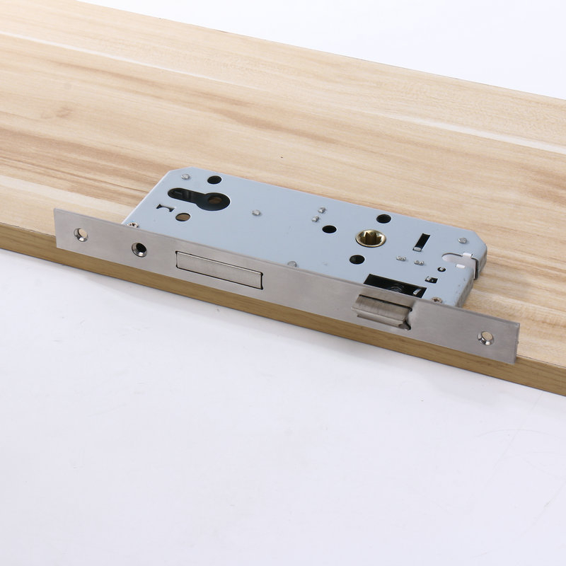 Tijelo brave 8545 – za unutarnja drvena vrata i vrata od aluminijske legure; panel: nehrđajući čelik 201; jezičak kvadratni od zinkove legure; težina: 460 g; stil: moderni minimalistički