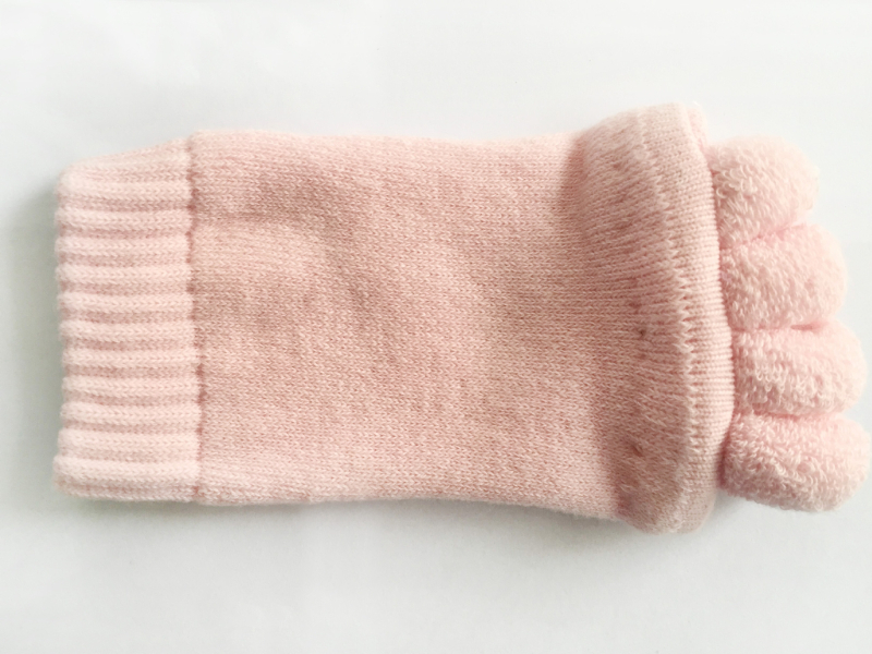 Čarape s pet prstiju od 80% pamuka; prozračne, upijaju znoj, deodoriraju, oblikuju; stil japanskog sustava; unisex; za jesen i zimu