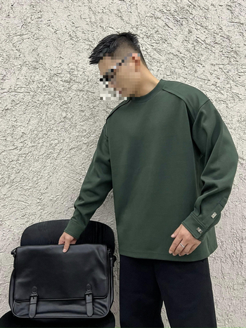 Muški dugi rukav u korejskom stilu, širokog kroja, okrugli izrez, poliester, mali dekorativni gumbi, otporan na nabori i zadržava oblik, svakodnevna zimska nosivost 2024