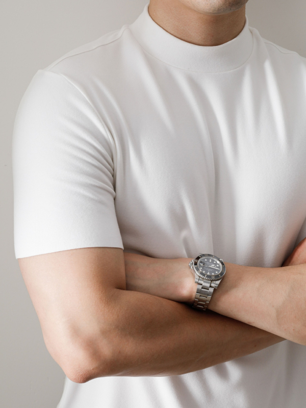 Férfi üzleti stílusú póló félmagas gallérral, vast gyapjúkeverék anyagból, rövid ujjú, karcsú szabásban, ősz-télre.