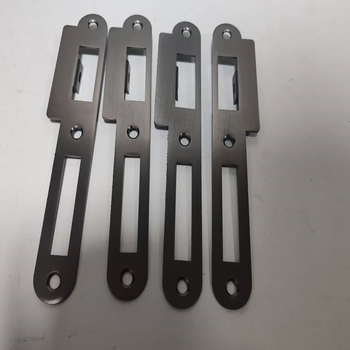 Ajtózárlemez GF-54, rozsdamentes acél, Solid Defense márka, ajtókhoz, modern minimalista stílus.