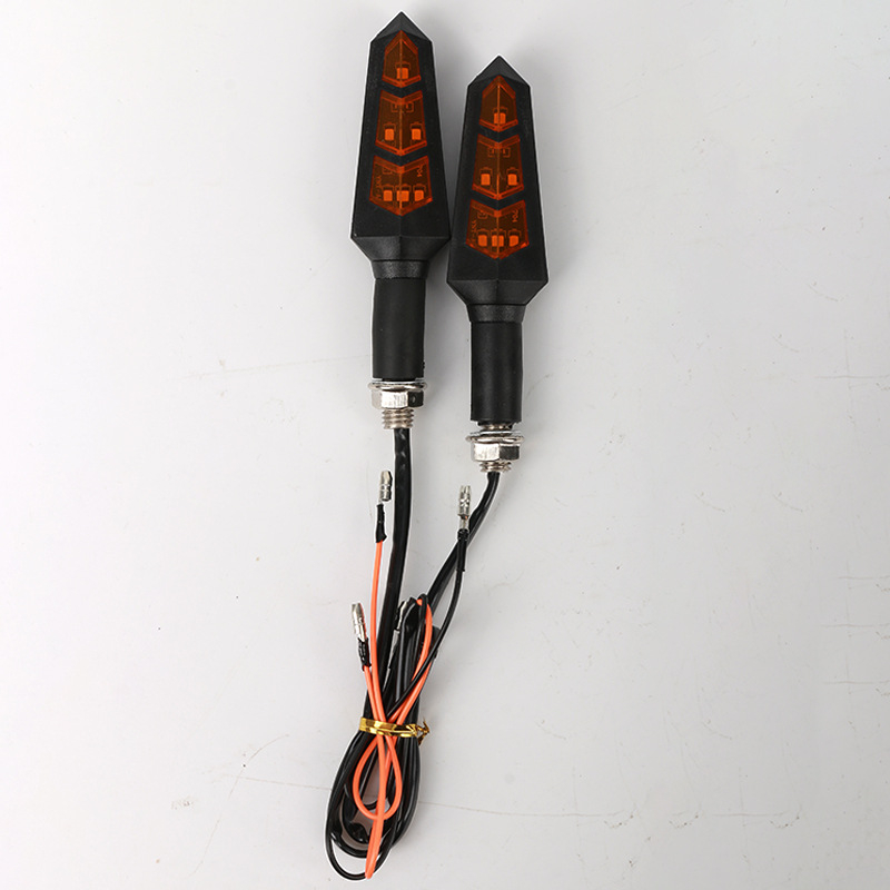 LED tekući pokazivač smjera za motocikl – 12V, ABS plast, model DYQ-003 stalno uključeno, 3000K