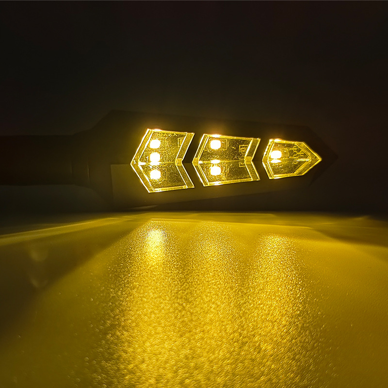 LED tekući pokazivač smjera za motocikl – 12V, ABS plast, model DYQ-003 stalno uključeno, 3000K