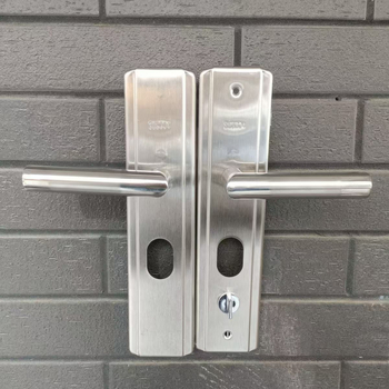 Rozsdamentes acél ajtófogantyú – kétoldalas anti-burkózás védelem, modell 986602, 235 mm furatköz