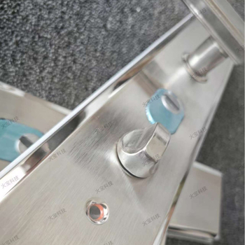 Drška za ulazna vrata od nehrđajućeg čelika s panelom, model 9086, namijenjena anti‑krađ vratima, moderni minimalistički stil, udaljenost centara 68 mm, razmak rupa 235 mm