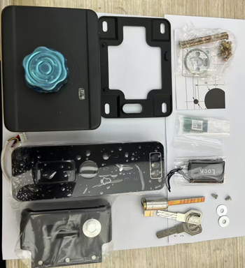 Okos kültéri ajtózár arcfelismeréssel, ujjlenyomat-azonosítással és jelszóval – időjárásálló és fagyálló vasajtókhoz