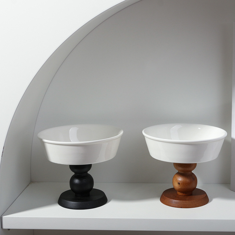 Farfurie ceramică pentru desert, așezată pe suport din lemn, cu suport pentru lumânare, stil vintage francez, potrivită pentru fotografierea produselor și decor aromaterapie