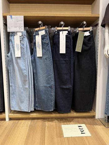 Traperice s visokim strukom, udoban kroj i široke nogavice, oprani denim, 90–95% pamuka
