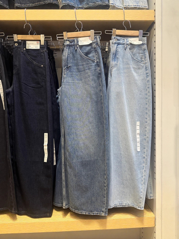 Traperice s visokim strukom, udoban kroj i široke nogavice, oprani denim, 90–95% pamuka