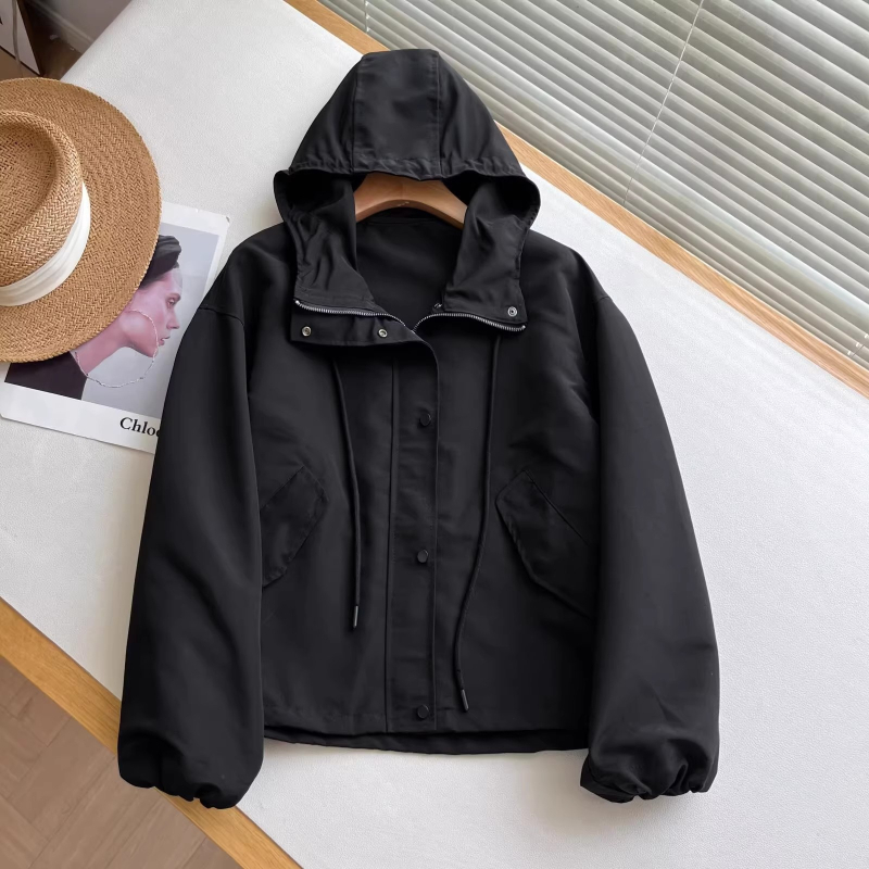 Ženska casual jakna s kapuljačom, kratka jakna - udoban kroj, zatvarač, dugi rukavi, srednja duljina (50–65 cm)