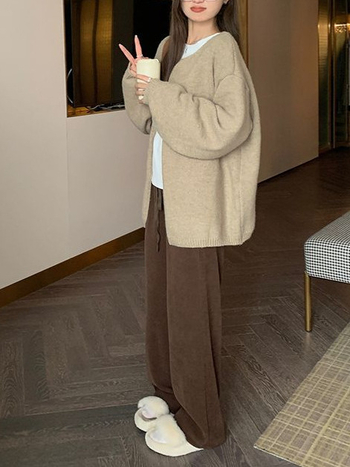 Cardigan din viscoză, conținut material 90–95%, croială lejeră, mâneci lungi