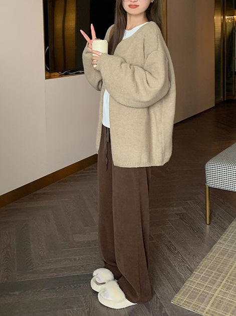 Cardigan din viscoză, conținut material 90–95%, croială lejeră, mâneci lungi