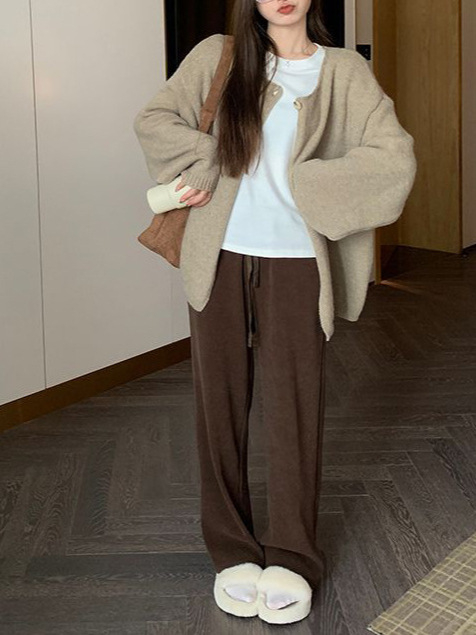 Cardigan din viscoză, conținut material 90–95%, croială lejeră, mâneci lungi