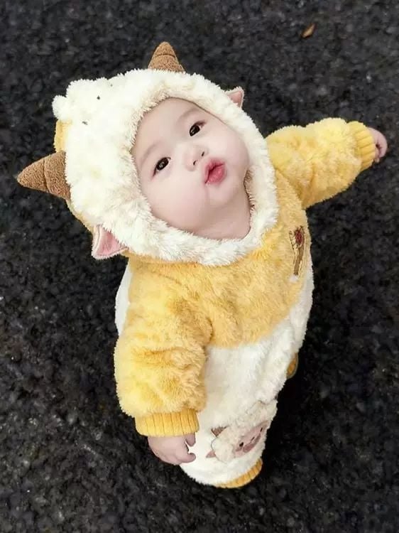 Бебешки зимен гащеризон – корал флийс, полиестер 80–90%, топъл и антибактериален, зимен сезон, за възраст 1–3 години