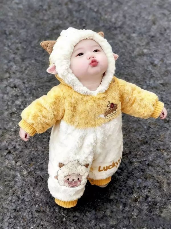 Бебешки зимен гащеризон – корал флийс, полиестер 80–90%, топъл и антибактериален, зимен сезон, за възраст 1–3 години