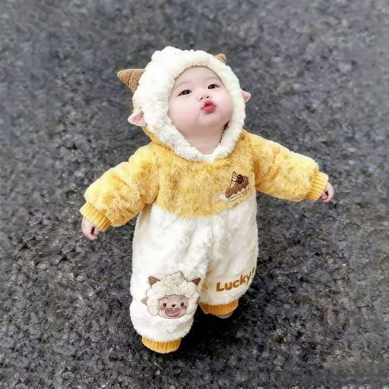 Бебешки зимен гащеризон – корал флийс, полиестер 80–90%, топъл и антибактериален, зимен сезон, за възраст 1–3 години