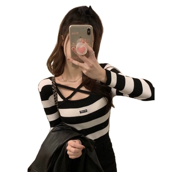 Pulover damă cu dungi și glugă, croială slim, poliester, guler în formă de U