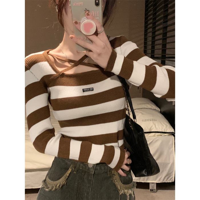 Pulover damă cu dungi și glugă, croială slim, poliester, guler în formă de U