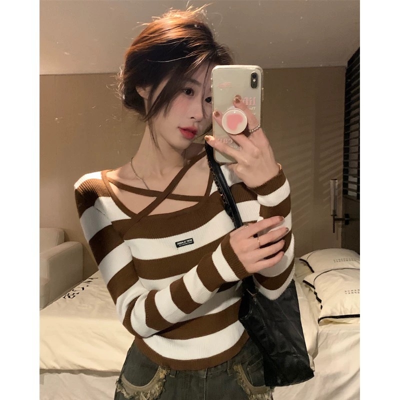 Pulover damă cu dungi și glugă, croială slim, poliester, guler în formă de U