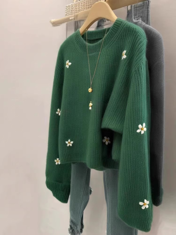 Pulover tricotat cu broderie florală, guler polo, mâneci lungi, croială liberă