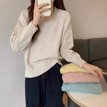 Pulover lejer cu decolteu în V, croială relaxată, mâneci lungi, culoare solidă, poliester, grosime medie, lungime 50–65 cm, lansare vară 2025