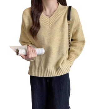 Pulover lejer cu decolteu în V, croială relaxată, mâneci lungi, culoare solidă, poliester, grosime medie, lungime 50–65 cm, lansare vară 2025