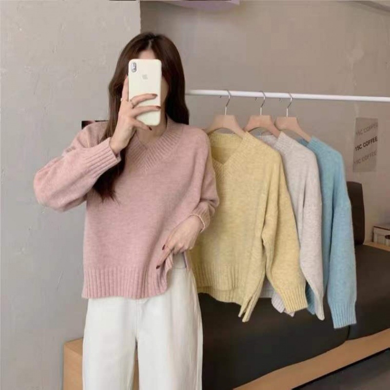 Pulover lejer cu decolteu în V, croială relaxată, mâneci lungi, culoare solidă, poliester, grosime medie, lungime 50–65 cm, lansare vară 2025