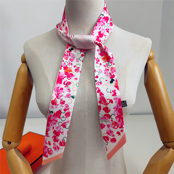 Șal lung imprimat pentru femei, cu bandă pentru geantă și bandă pentru cap, din twill de satin sintetic; Material: twill de satin sintetic; Țesătură: twill; Formă: panglică tip streamer; Stil: proaspăt și drăguț; Sezon: vară