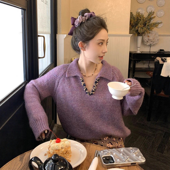 Pleteni pulover s kapuljom od krzna zeca, polo ovratnik, spuštena ramena, srednja debljina