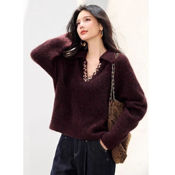 Pleteni pulover s kapuljom od krzna zeca, polo ovratnik, spuštena ramena, srednja debljina