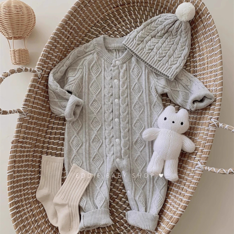 Бебешки плетен гащеризон - Corduroy плат; Козина от заек 95%+; Подходящ за новородени (0–1 г); Пролет 2025 пускане; Стил: Leisure