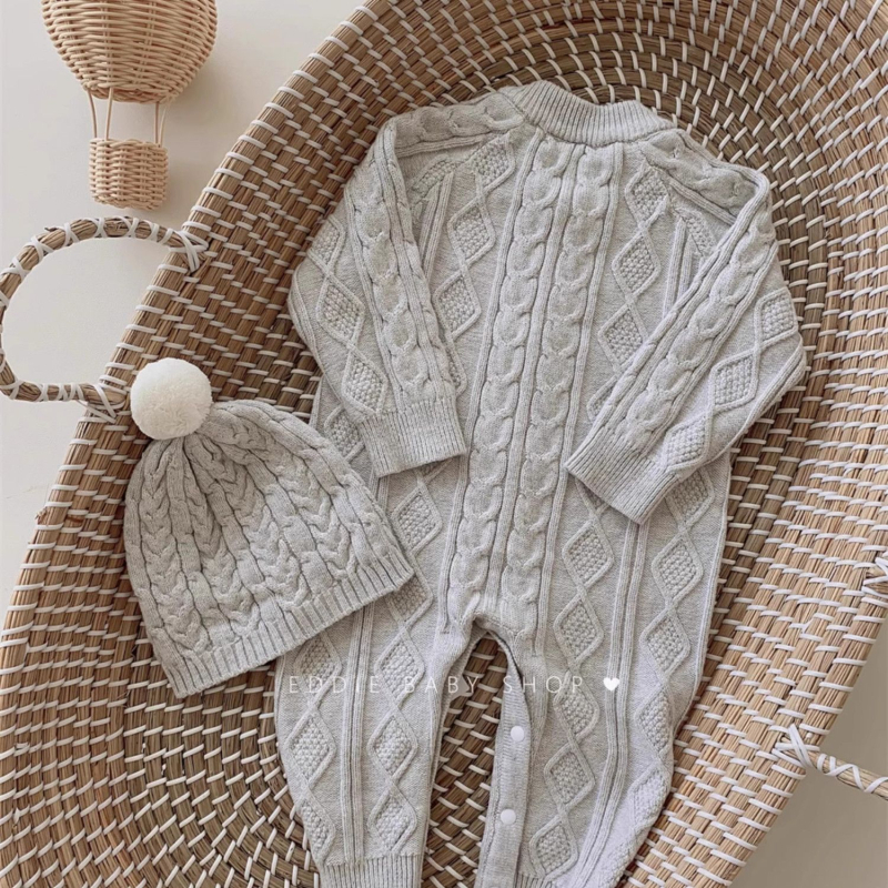 Бебешки плетен гащеризон - Corduroy плат; Козина от заек 95%+; Подходящ за новородени (0–1 г); Пролет 2025 пускане; Стил: Leisure