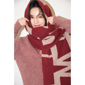 Шал — Mohair/Acrylic смес с 11–20% полиестер, рапирано тъкане, запазва топлината, Зима 2024, произход Джинха