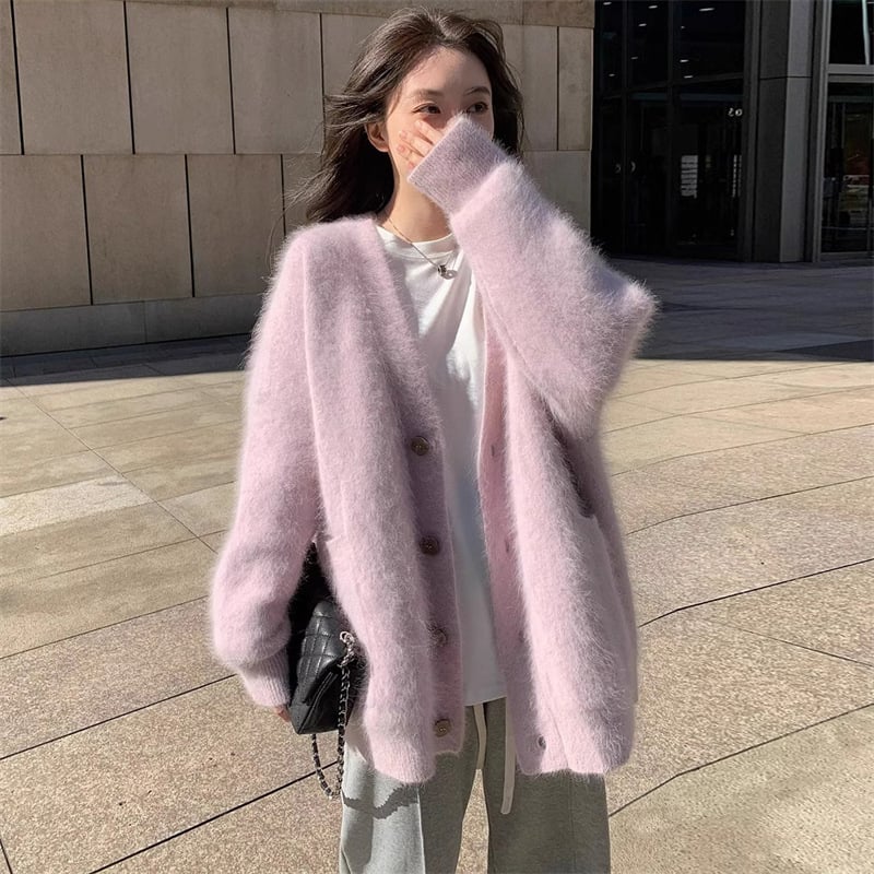 Koreai stílusú női kötött kardigán V-nyakkal, faux Mink velúrral, lazán szabott, hosszú ujjú. Összetétel: 70-80% poliészter, <30% elasztán; közepes vastagságú, elöl egy sor gombbal.