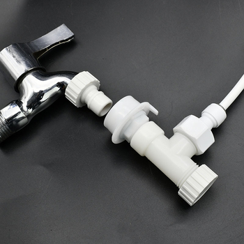 Kétcsatlakozós adapterrel ellátott háromágú vízbevezető Tee, műanyagból, matt felület, gyorscsatlakozás telepítés, ágcső átmérője 15 mm