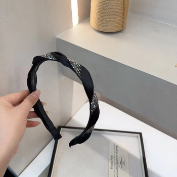 Hajpánt keresztezett fonással és strasszkövekkel, kézzel készített, könnyed luxus stílus nőknek