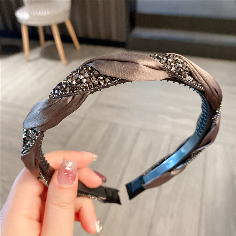 Hajpánt keresztezett fonással és strasszkövekkel, kézzel készített, könnyed luxus stílus nőknek