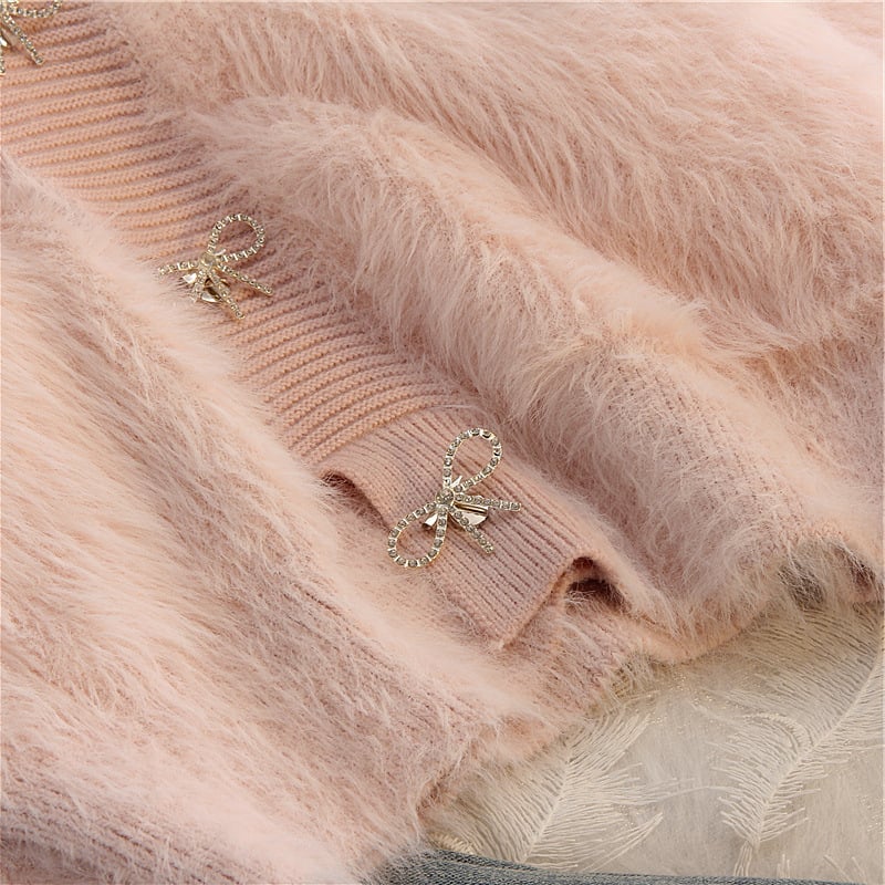Cardigan od Mink velvet s V-izrezom, širok kroj, smjesa akrilnih vlakana, kopča s tri gumba
