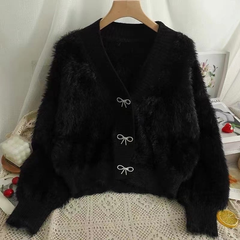 Cardigan od Mink velvet s V-izrezom, širok kroj, smjesa akrilnih vlakana, kopča s tri gumba