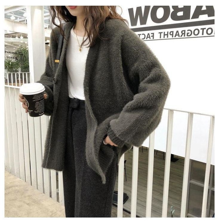 Kardigán vízálló nerc velúr anyagból, kötött, V-nyakú, laza szabás, hossz 50–65 cm