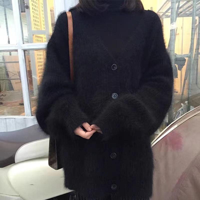 Kardigán vízálló nerc velúr anyagból, kötött, V-nyakú, laza szabás, hossz 50–65 cm