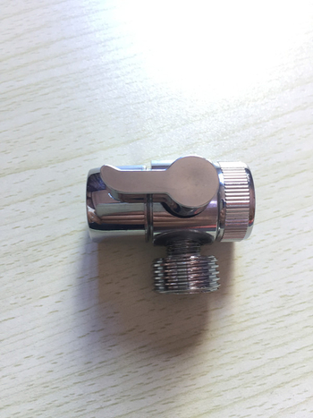 Metalni ventil za vodu za slavine – kromirani završetak; kompatibilan sa svim vrstama slavina; radna temperatura 1-45°C; model: 4-točkovni jednorezni rez