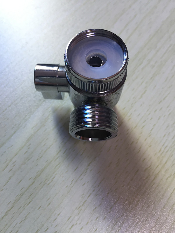 Metalni ventil za vodu za slavine – kromirani završetak; kompatibilan sa svim vrstama slavina; radna temperatura 1-45°C; model: 4-točkovni jednorezni rez