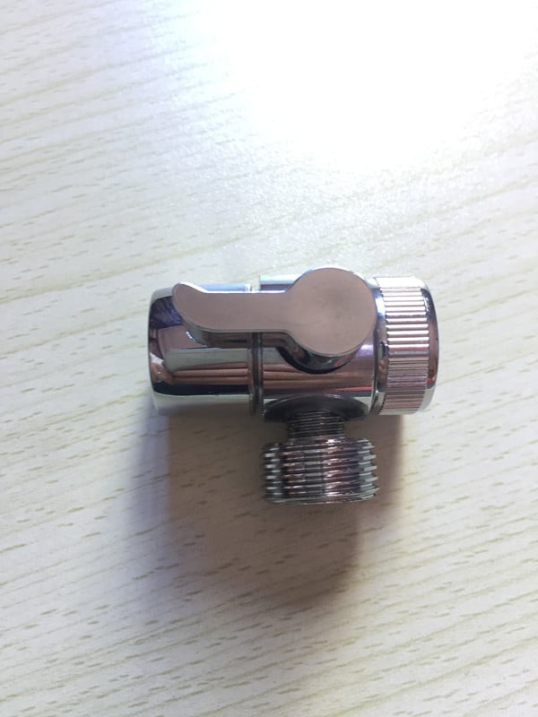 Metalni ventil za vodu za slavine – kromirani završetak; kompatibilan sa svim vrstama slavina; radna temperatura 1-45°C; model: 4-točkovni jednorezni rez