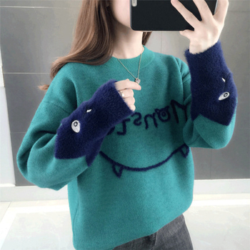 Imitált nerc velúr kötött pulóver hímzéssel – kerek nyakú, hosszú ujjú, 30–50% poliészter, városi stílus