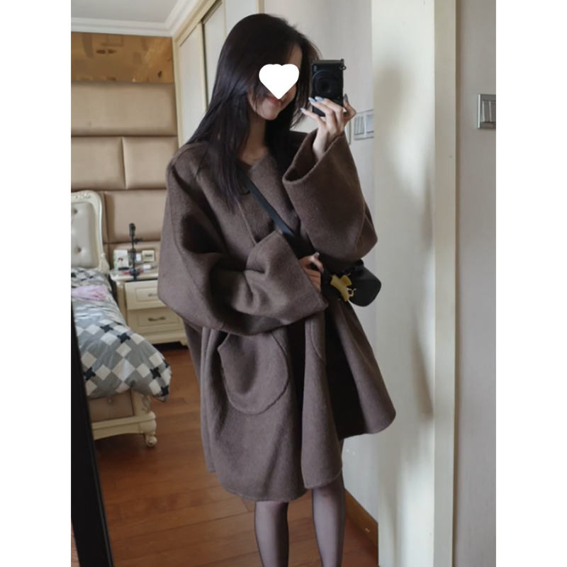 Ženski kaput od poliestera, korejskog stila, dojam starog novca, srednja duljina, uski kroj, polo ovratnik