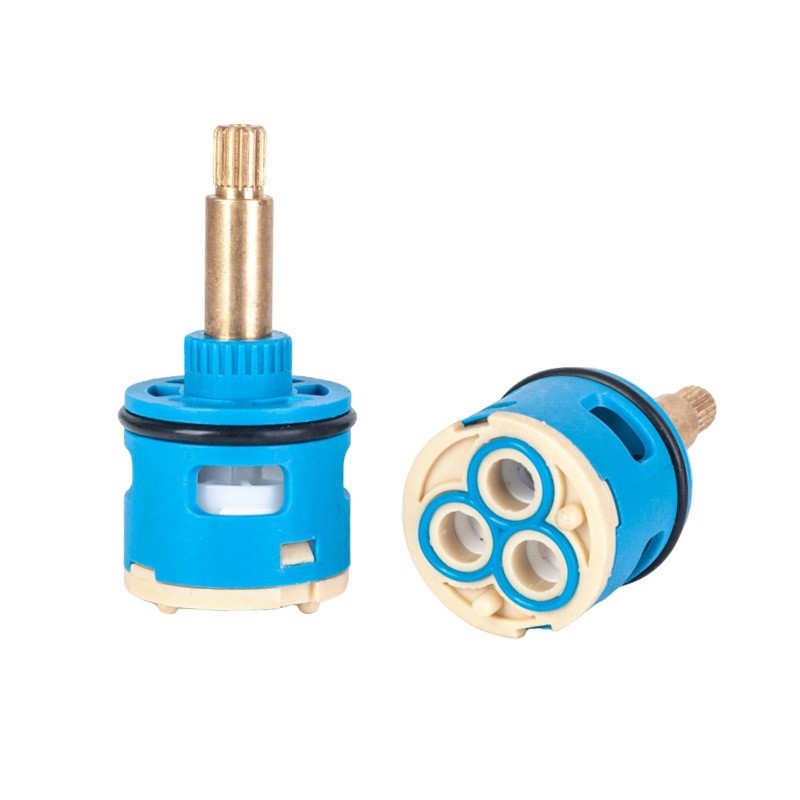 Ventilové jadro s tromi otvormi pre sprchovací panel a vaňu – oddelenie horúcej a studenej vody, 360° otáčanie, model Φ33