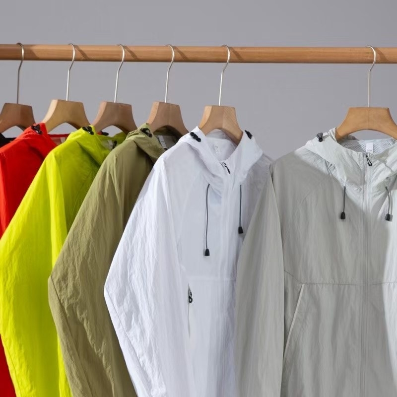 Unisex jakna za planinarenje s UV zaštitom, kapuljača, ljeto 2025, glavni materijal poliester 90%, slobodan kroj